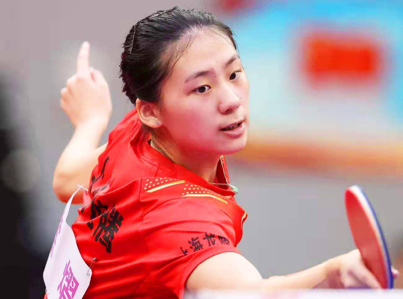 并且均有突 并且均有突